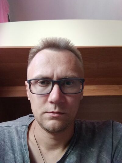  ,   Anton, 39 ,  