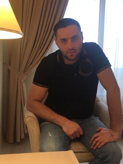  ,   Arthur, 32 ,   ,   