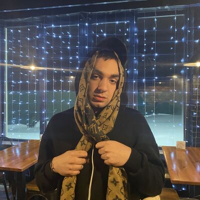  ,   Elvin, 20 ,   
