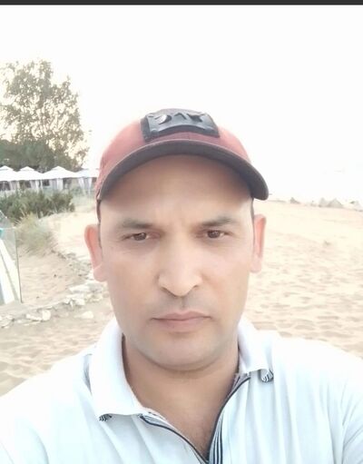  ,   Ali, 32 ,   ,   