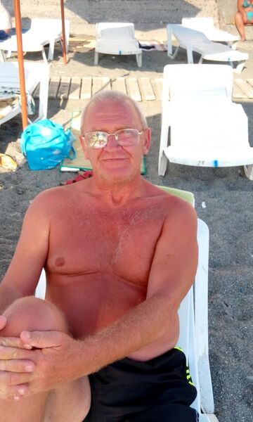  ,   Leonid, 66 ,  