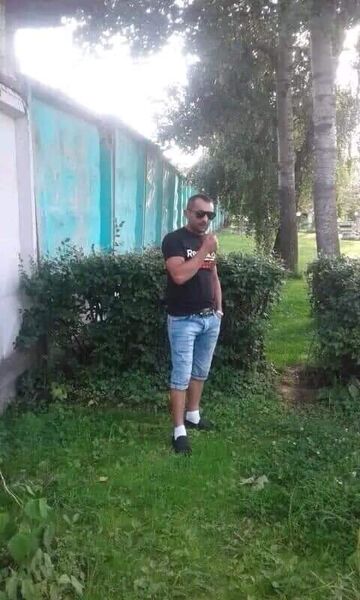  ,   Levon, 44 ,   ,   