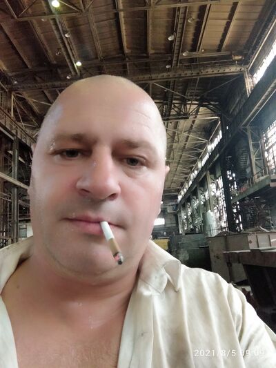  ,   Valentin, 44 ,   ,   