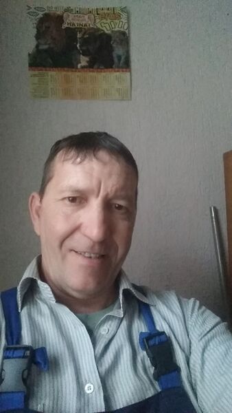  ,   Viktor, 49 ,   