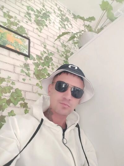  ,   Sasha, 37 ,   ,   