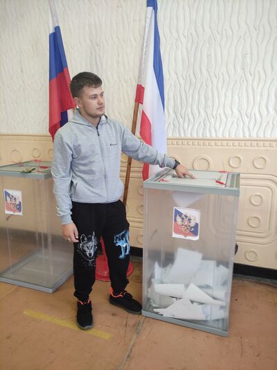  ,   Vlad, 19 ,   ,   