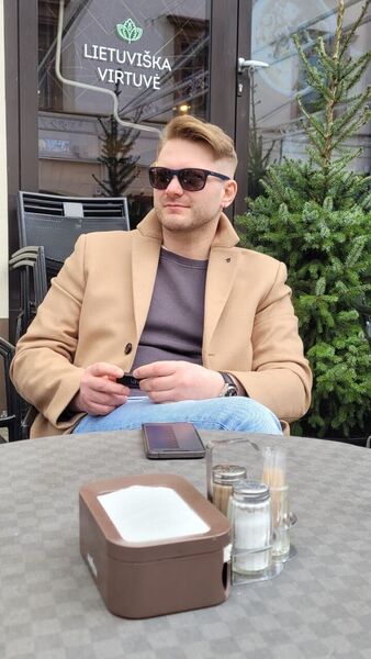  ,   Viktor, 38 ,   ,   
