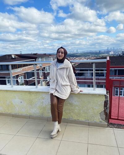  ,   Selma, 21 ,   ,   