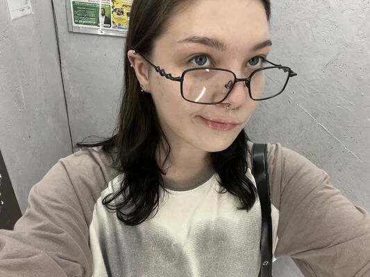  --,   Mika, 21 ,   ,   , c 