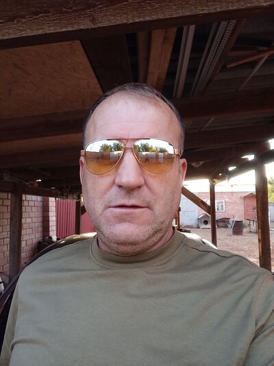  ,   Viktor, 52 ,   c 