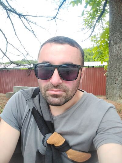  ,   Mamuka, 38 ,  