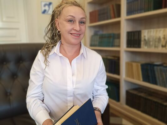  ,   Marina, 48 ,   c 
