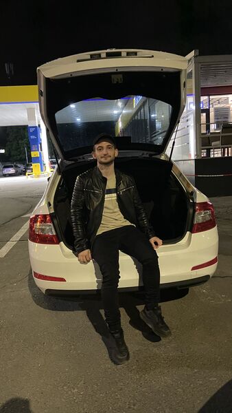  ,   Anatol, 24 ,     