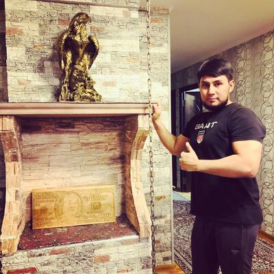  ,   Ali, 32 ,   ,   