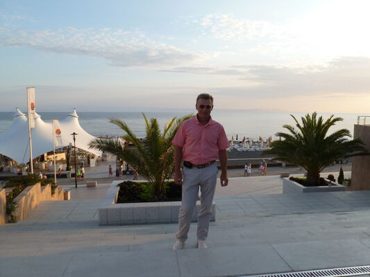  ,   Viktor, 64 ,   