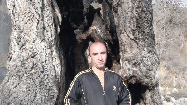  ,   Artur, 42 ,   