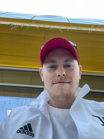  ,   Denis, 28 ,     , c 