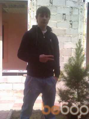  ,   Nikita, 32 ,   