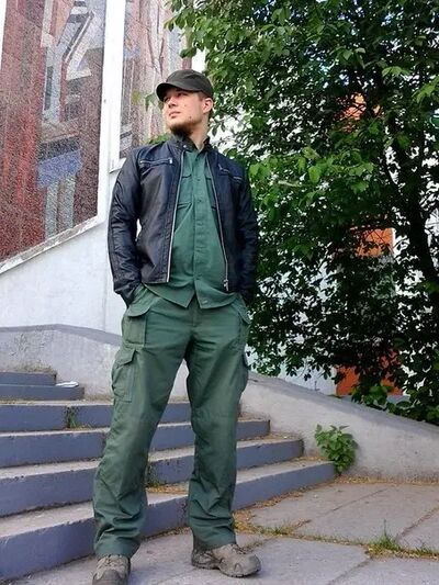  ,   Viktor, 36 ,   