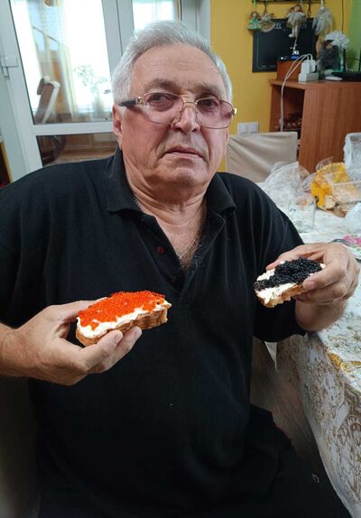   ,   Victor, 72 ,   ,   