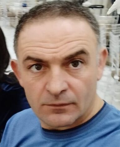  44345028  Vruyr, 39 ,    