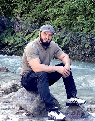  ,   Karim, 33 ,   ,   , c , 