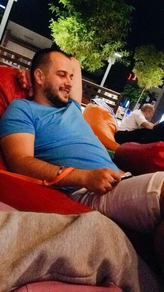 ,   Leo, 32 ,     , c 