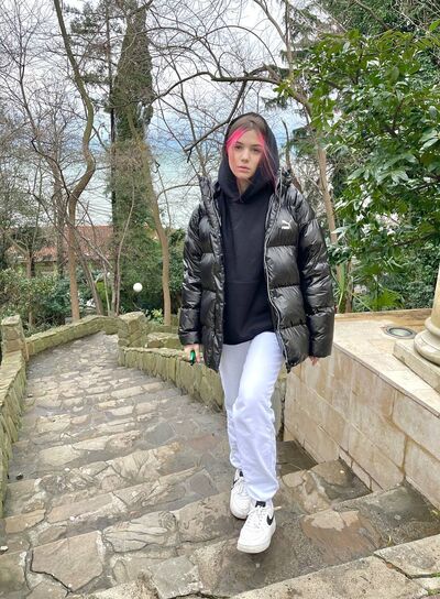  -,   Anna, 21 ,   