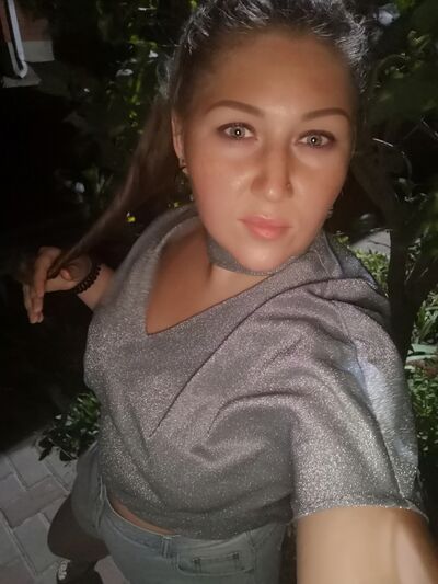  ,   Ella, 33 ,  