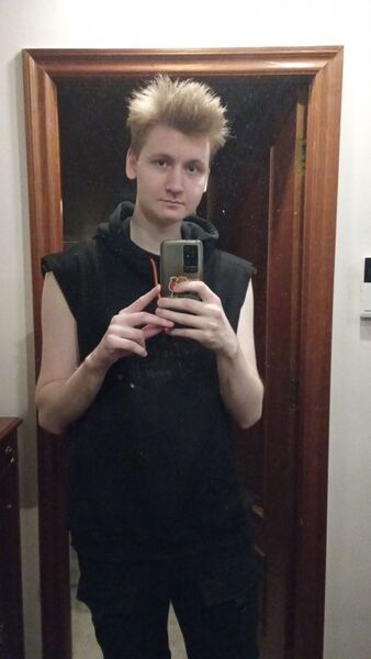  -,   Artur, 21 ,     , c 