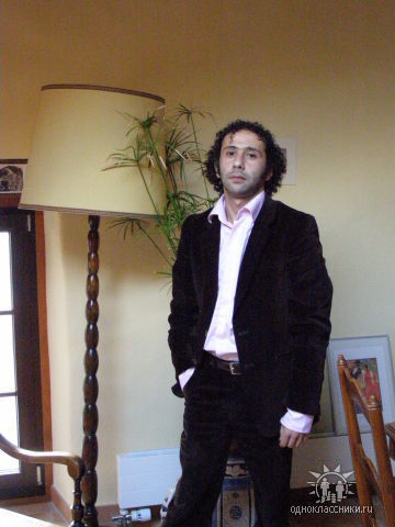  18694608  Arshak, 44 ,    