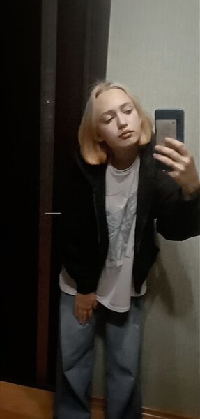  -,   Julia, 21 ,   