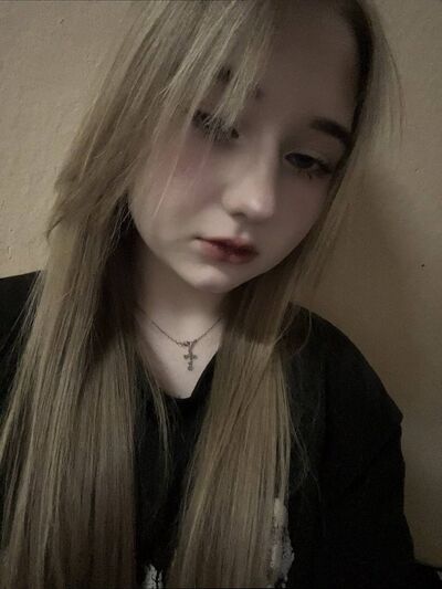  ,   Molly, 19 ,   ,   