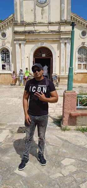  ,   Gustavo, 42 ,   ,   