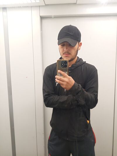  ,   Bek, 24 ,     