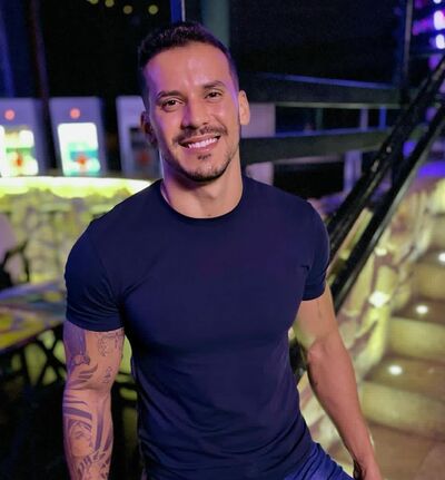  ,   Daniel, 48 ,     , c 