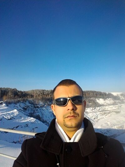  ,   Viktor, 37 ,   
