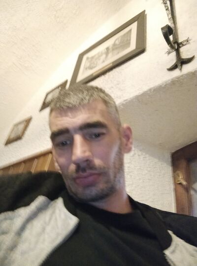  ,   Joni, 39 ,   ,   