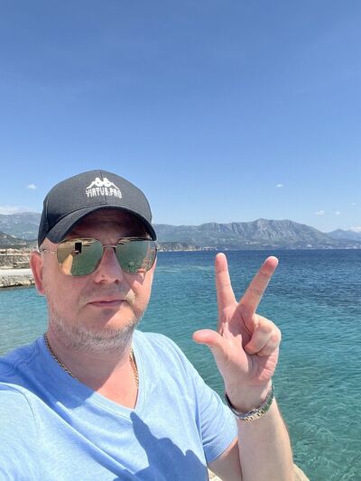  ,   Anton, 42 ,   ,   