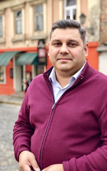  ,   Myroslav, 45 ,   ,   , c 
