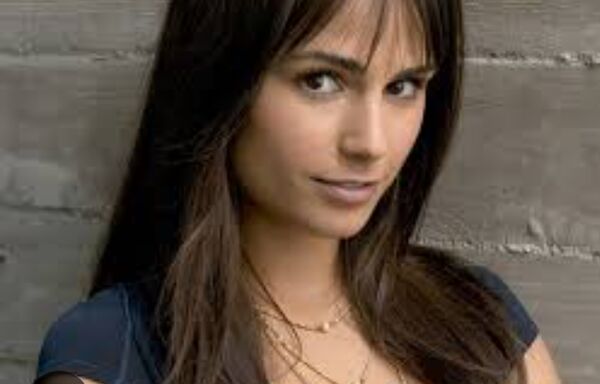 ,   Mia, 42 ,   , 