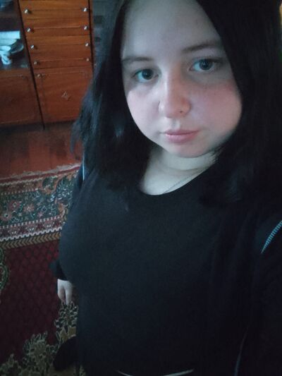  ,   Viktoria, 19 ,   