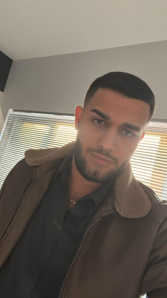  ,   Arman, 25 ,   ,   