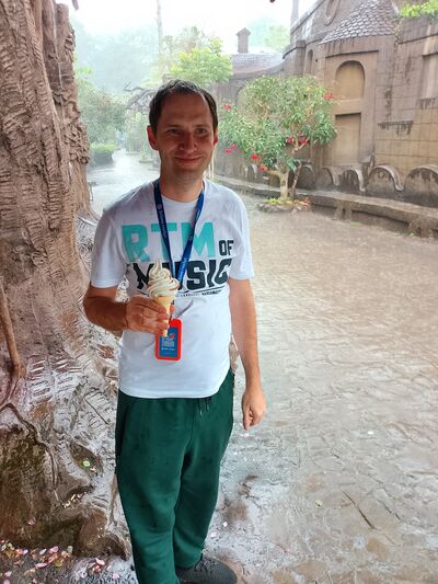  ,   Maxim, 34 ,   ,   , c , 