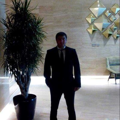  ,   Elnur, 48 ,  