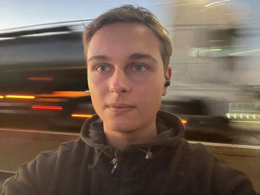  ,   Artem, 18 ,  