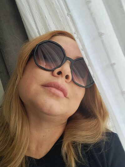  ,   Elena, 53 ,   c 
