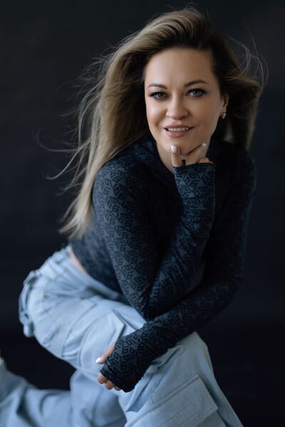  ,   Anna, 37 ,   ,   , 