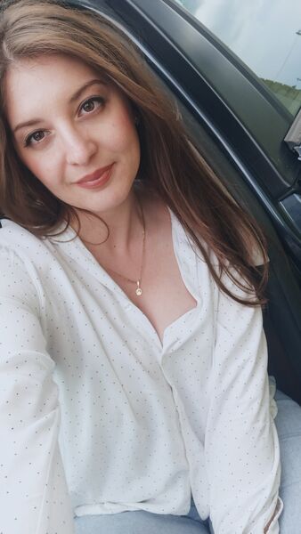  ,   Julia, 31 ,  