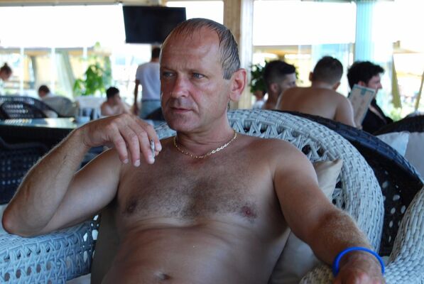  ,   Tarik, 44 ,  